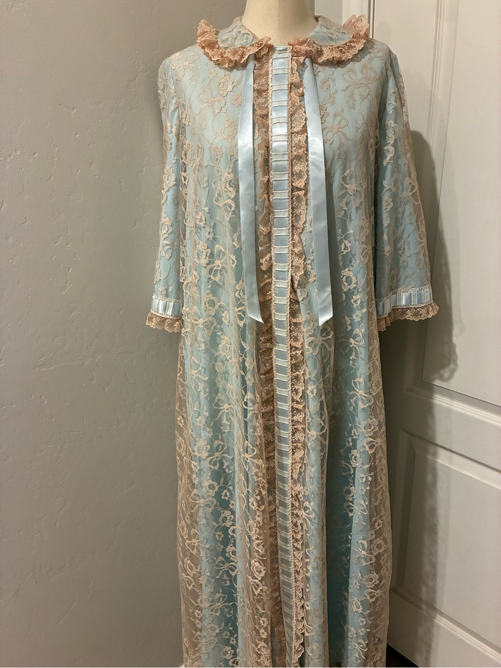 Odetta Barsa Vintage 1950s/1960s Lace Overlay Robe #Coquette #Whimsigoth